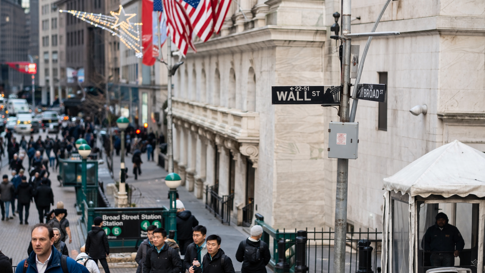 Dow Jones rises as oil prices retreat